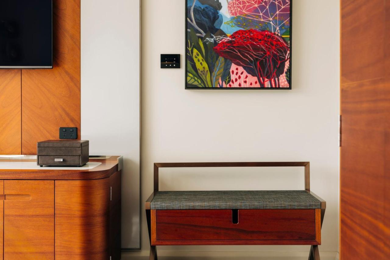 The Tasman, A Luxury Collection Hotel, ホバート エクステリア 写真 A bench in a hotel room