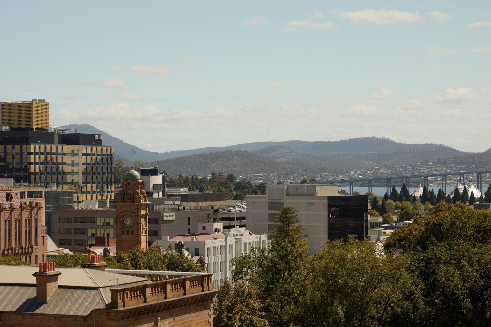 The Tasman, A Luxury Collection Hotel, ホバート エクステリア 写真 View of Hobart from the north